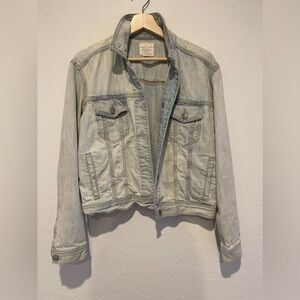 American Eagle light wash denim jacket
